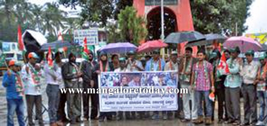 Youth Congress seeks Sushma’s resignation over Lalith Modi issue